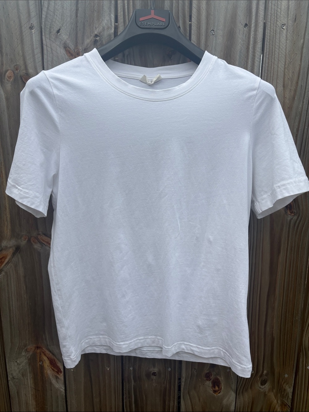 $4🌺  GINA TRICOT White BASIC Crew Tee
